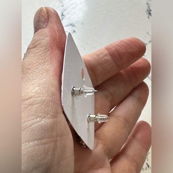 Crystal emerald green post earrings silver formal ✨BRAND-NEW✨• - Picture 3 of 3